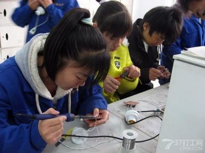 畢業(yè)生進電子廠打工？聽聽過來人的心聲